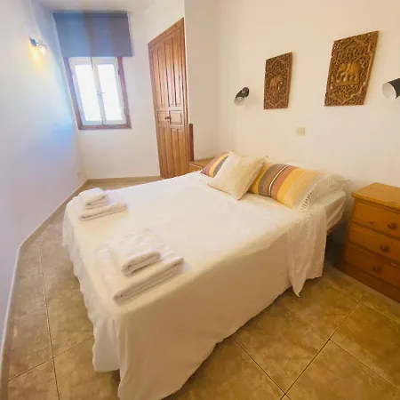 Paradise Holidays 2 Bedrooms & Sea View, Cristianos, Tenerife شقة أرونا