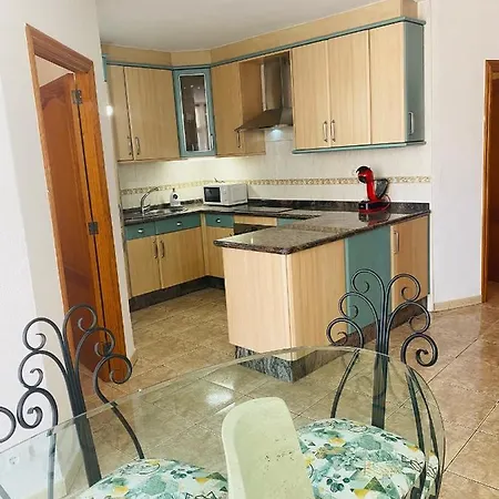Paradise Holidays 2 Bedrooms & Sea View, Cristianos, Tenerife شقة أرونا