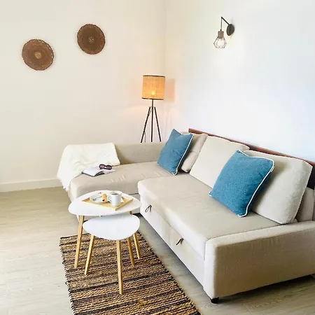 Paradise Holidays 2 Bedrooms & Sea View, Cristianos, Tenerife 아로나