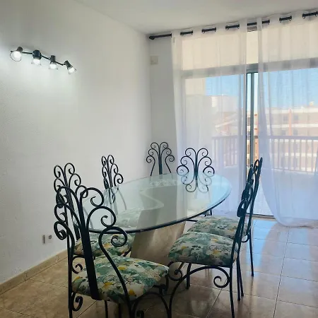아파트 Paradise Holidays 2 Bedrooms & Sea View, Cristianos, Tenerife