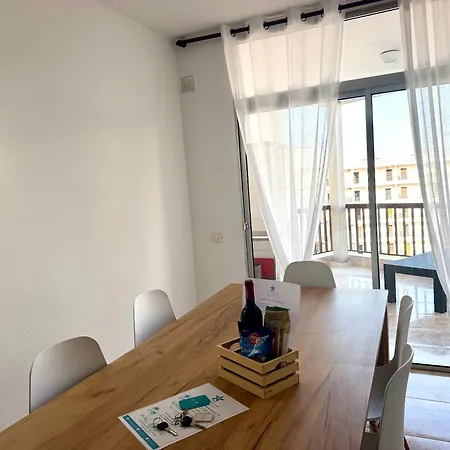 Paradise Holidays 2 Bedrooms & Sea View, Cristianos, Tenerife Διαμέρισμα *