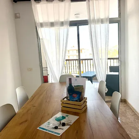 Paradise Holidays 2 Bedrooms & Sea View, Cristianos, Tenerife Arona (Tenerife)