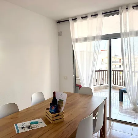 Paradise Holidays 2 Bedrooms & Sea View, Cristianos, Tenerife * Los Cristianos (Tenerife)