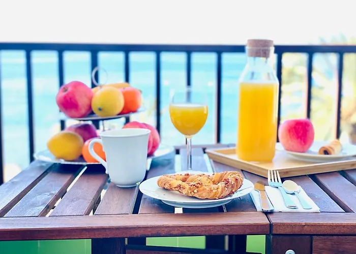 Paradise Holidays 2 Bedrooms & Sea View, Cristianos, Tenerife 公寓