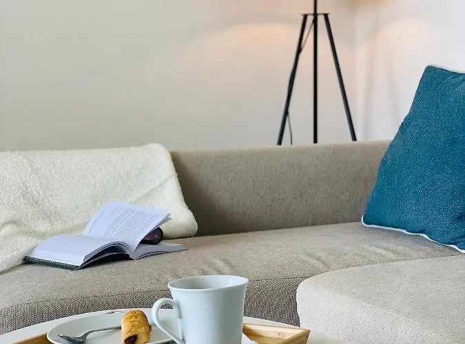 Paradise Holidays 2 Bedrooms & Sea View, Cristianos, Tenerife 阿罗纳