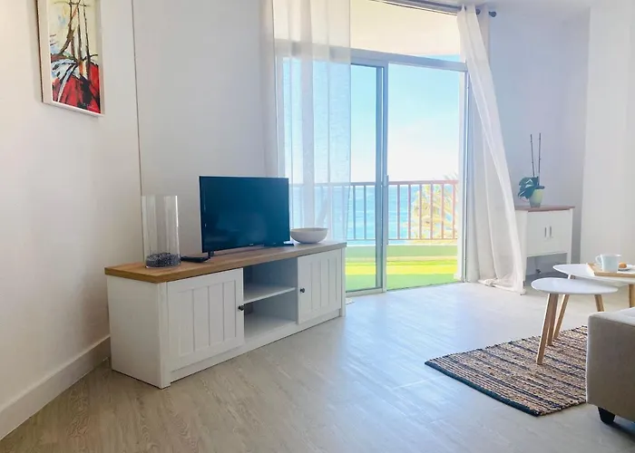 Paradise Holidays 2 Bedrooms & Sea View, Cristianos, Tenerife 阿罗纳